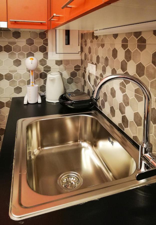 Stylish Modern Studio In The Heart Of أثينا المظهر الخارجي الصورة