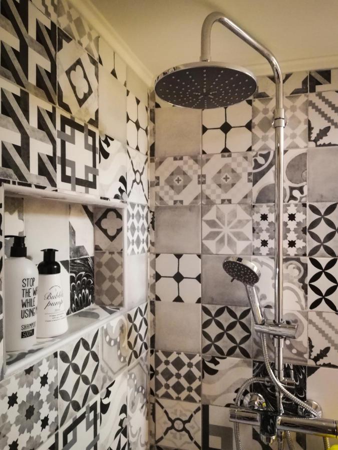 Stylish Modern Studio In The Heart Of أثينا المظهر الخارجي الصورة