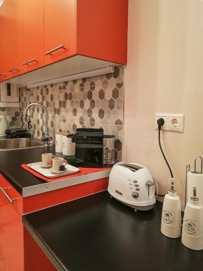 Stylish Modern Studio In The Heart Of أثينا المظهر الخارجي الصورة