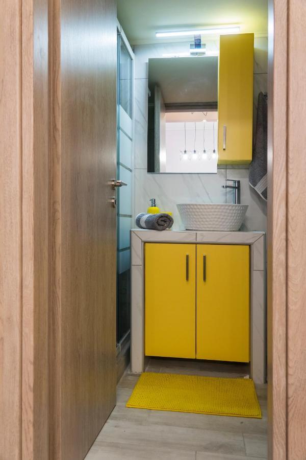 Stylish Modern Studio In The Heart Of أثينا المظهر الخارجي الصورة