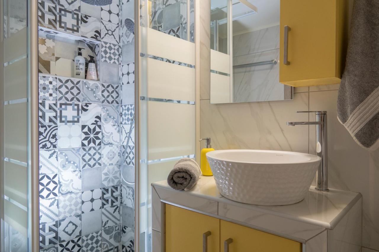 Stylish Modern Studio In The Heart Of أثينا المظهر الخارجي الصورة